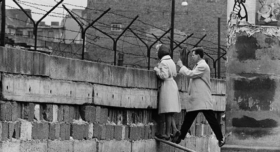 Incontro: La caduta del Muro di Berlino﻿